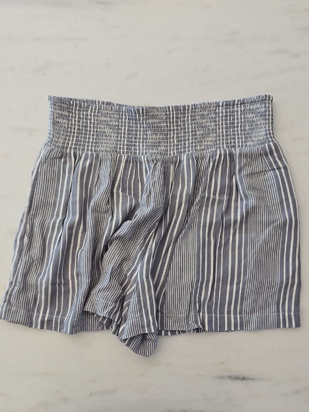 American Eagle Outfitters Striped Smocked-Waist Shorts Comfy Blue White Medium M
